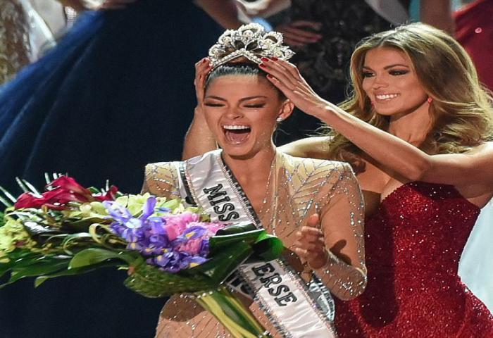 Miss Afrika Selatan Raih Mahkota Miss Universe 2017